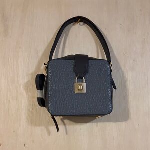 NWT Vittoria Napoli Elegant Leather Handbag.